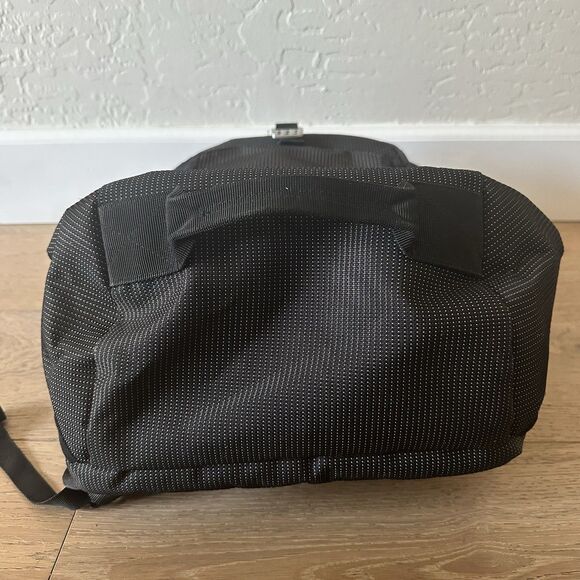 Thule Crossover 32L Backpack - 15inch MacBook Pro / 15.6inch PC/Tablet - 19”x15” - Picture 14 of 16